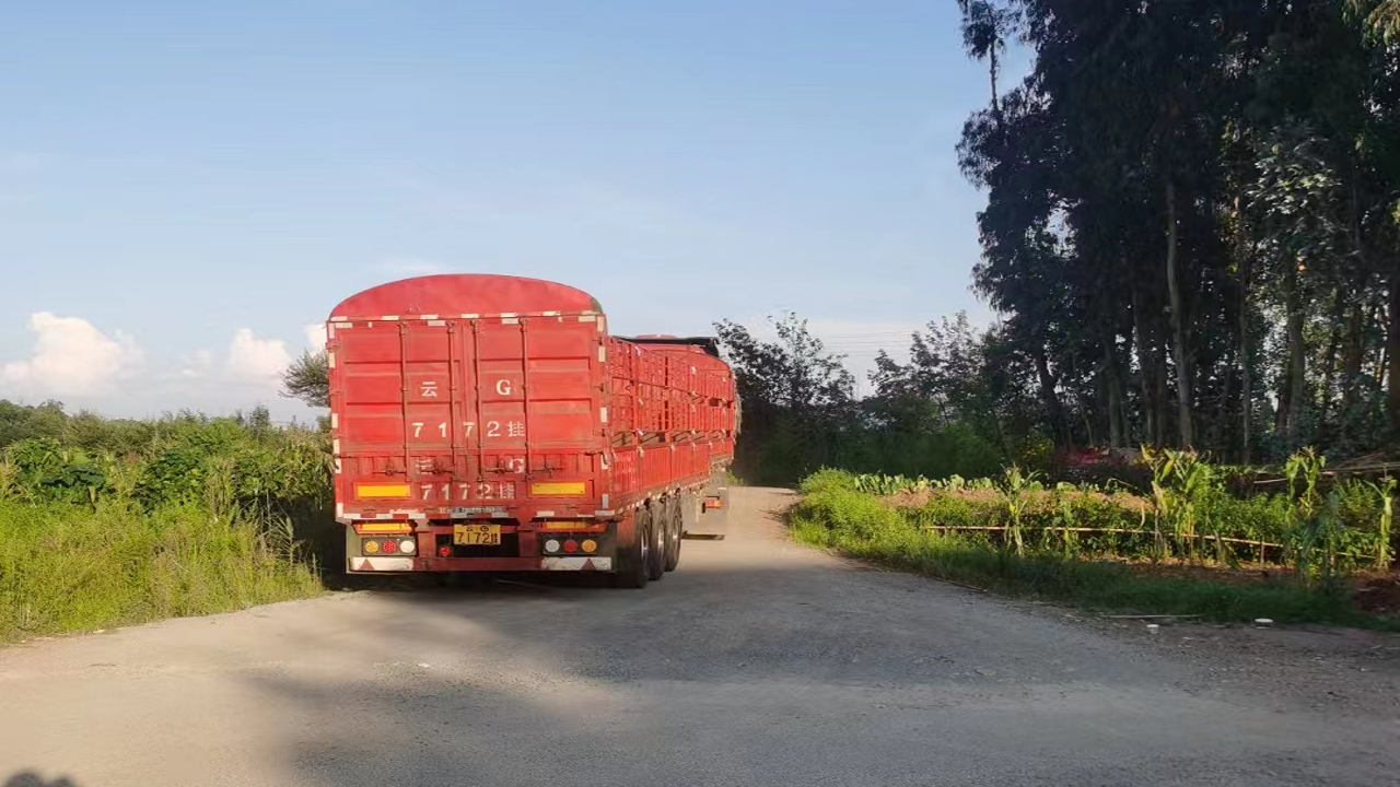 13米整車運輸草坪